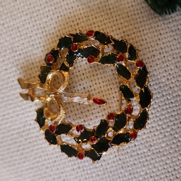 Christmas Pin Bundle | 5 Christmas Pins Wreath , Rhinestones Reindeer,Santa, - Picture 2 of 6